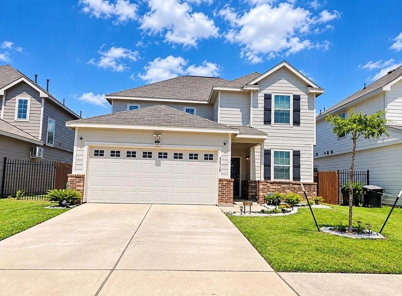3 bed, 2.5 bath, 2225 sqft, $2,600 — Photo 2