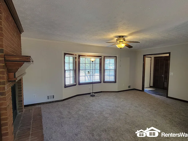 2532 Mistletoe Ln — Photo 2