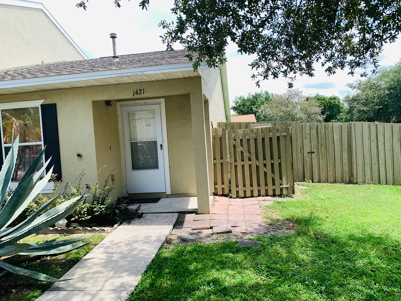 3 bed, 1076 sqft, $1,750 — Photo 2