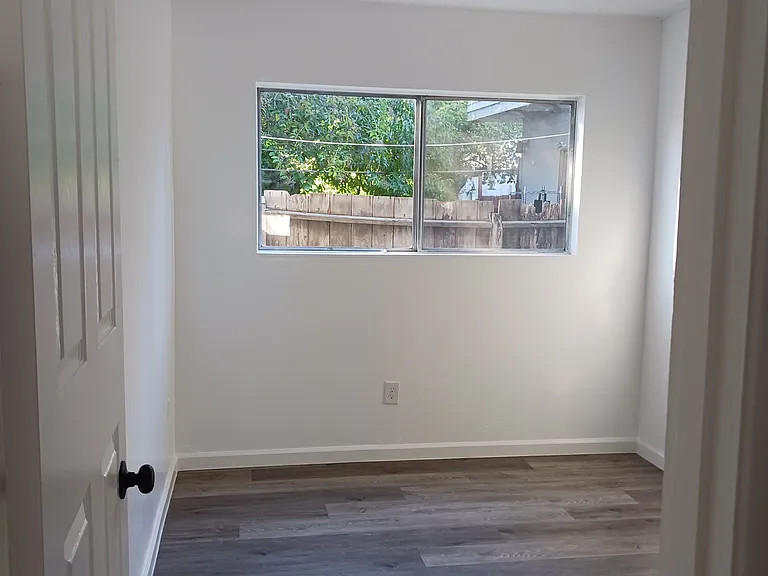 14132 Vanowen St #3 — Photo 7