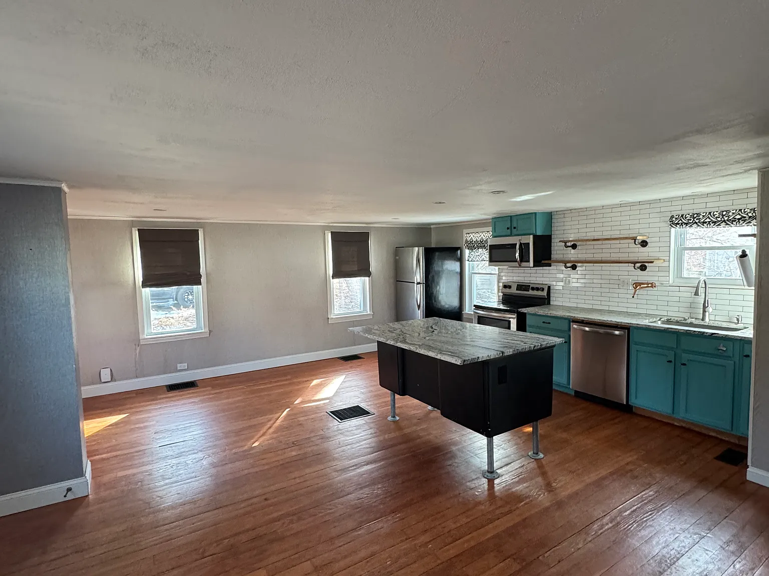 8 N Pearl St — Photo 3