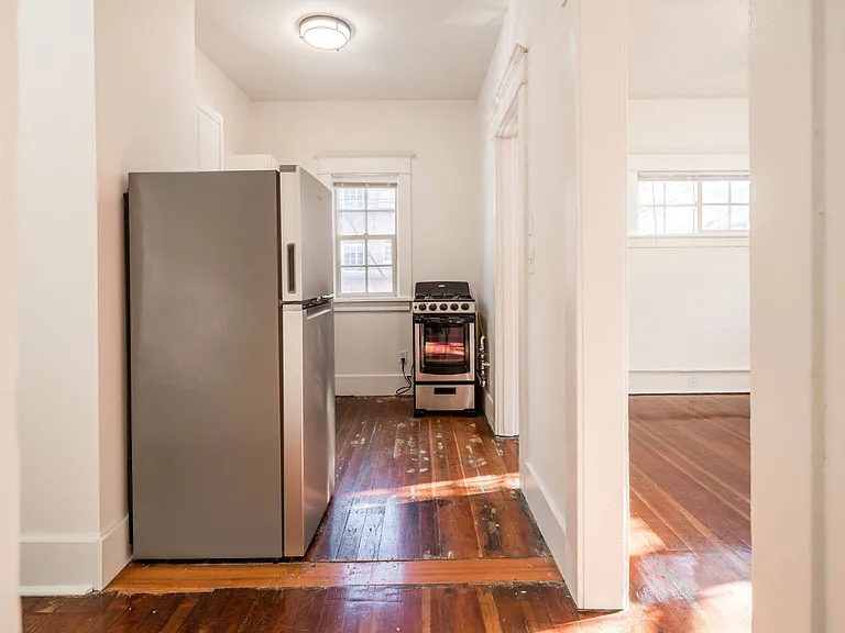 Midtown West Apartments — Photo 4