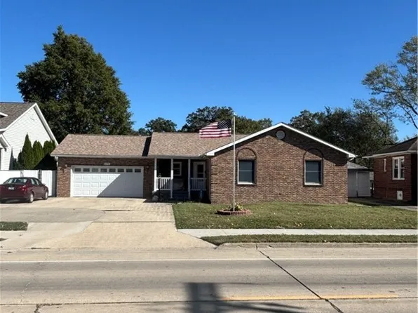 1206 S 4th St, Effingham, IL 62401