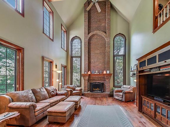 4th image of 273 Bridlewood Ln