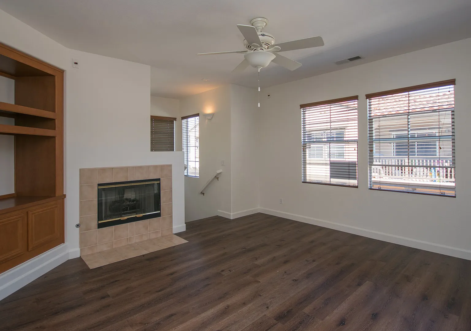 Beautiful Spacious Condo in The Brisbane Community!! — Photo 1