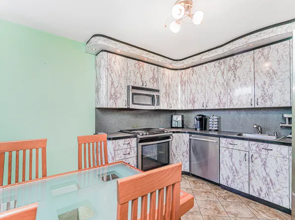 2140 Knapp Street image 8 of 25