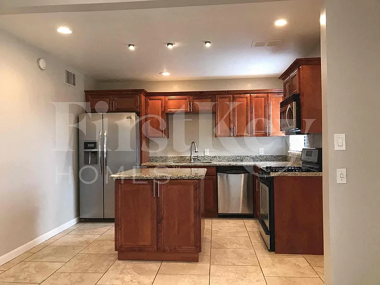 1507 W Berridge Ln — Photo 5