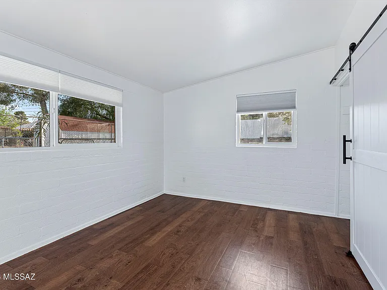 212 S Avenue C — Photo 22