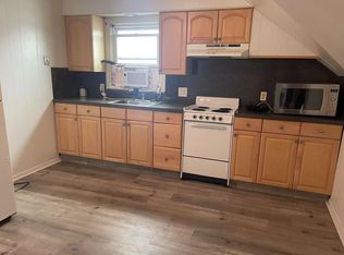 1307 Cranston St #3R, Cranston, RI 02920