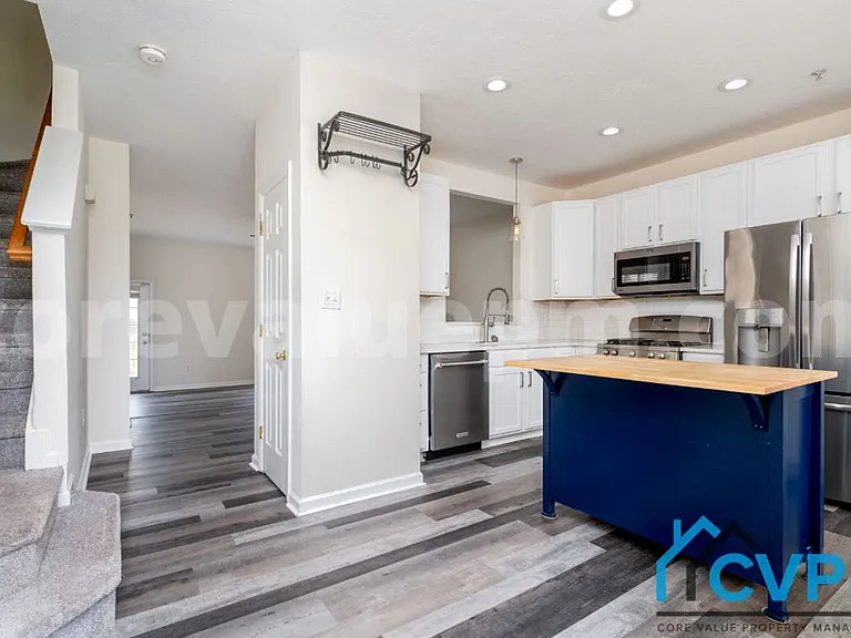 255 Seneca Ter — Photo 4