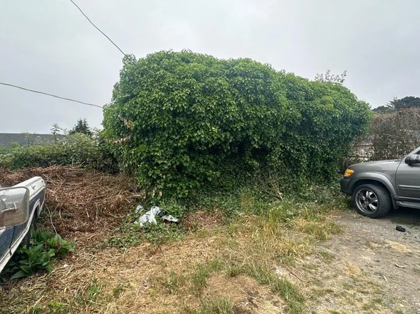 2257 Walnut Ave, McKinleyville, CA 95519