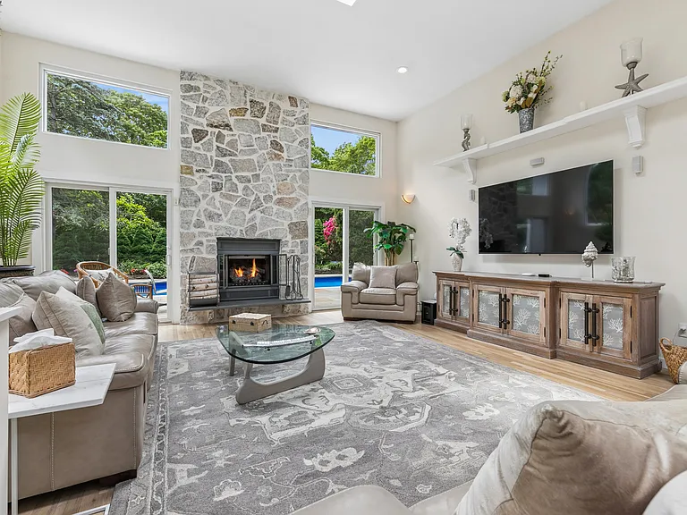 Peconic Hills Dr — Photo 2