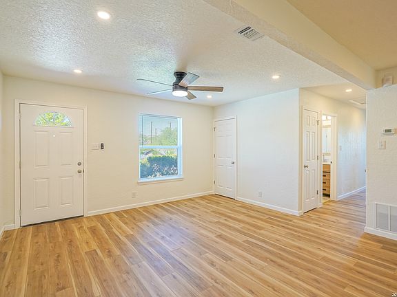 2nd image of 3934 Southport