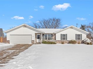 14 Squaw Ct, Warrenton, MO 63383