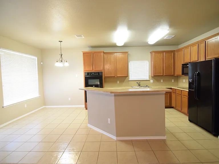 2203 Ryan Dr — Photo 4