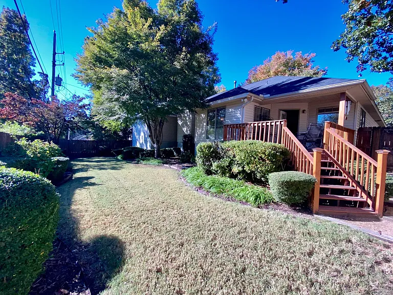 1918 Cherrybend Dr — Photo 23