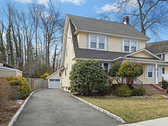 2nd image of 888-900 Fernwood Ave