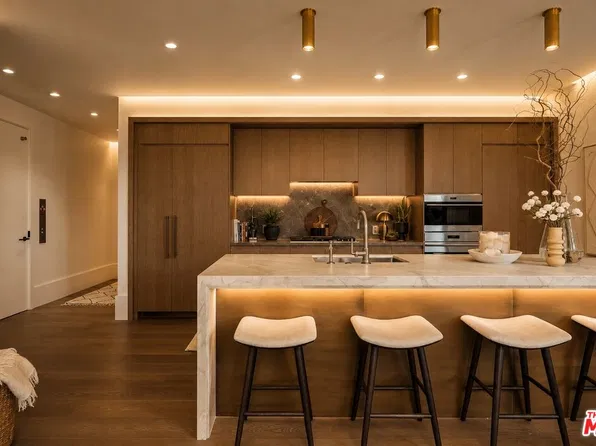 8420 W Sunset Blvd Unit 107, West Hollywood, CA 90069