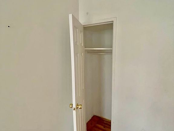 4th image of 304 1/2 E 38th St APT 3