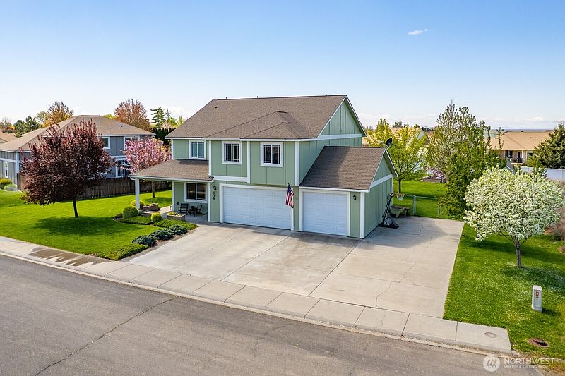 3rd image of 138 Scenic Drive NE