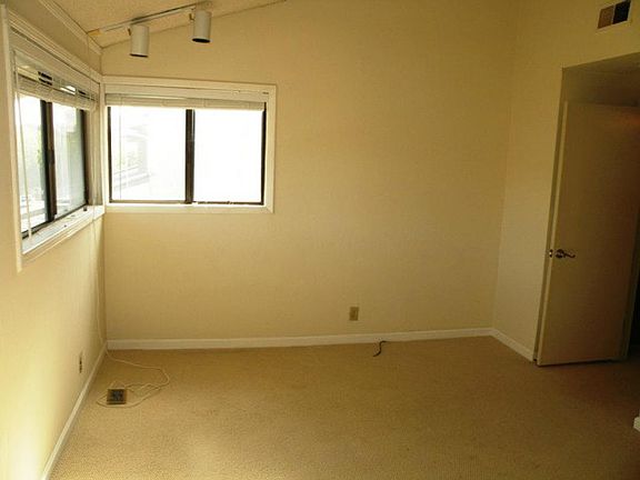 3rd image of 15 Spinnaker Pl