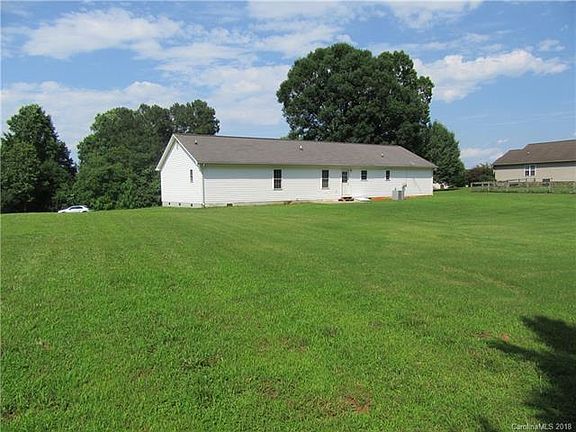 3rd image of 137 Charis Ln