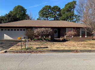 104 Hiawatha St, Poteau, OK 74953