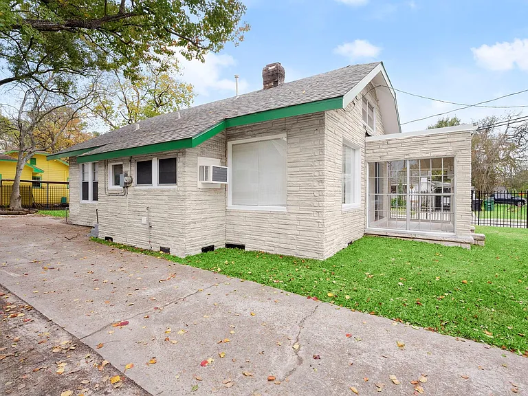 5001 McKinney St — Photo 5