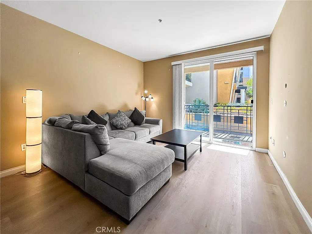 2 bed, 1000 sqft, $2,975 — Photo 1