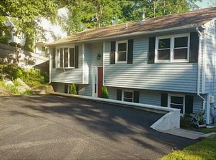 14 Audrey St, Warwick, RI 02886