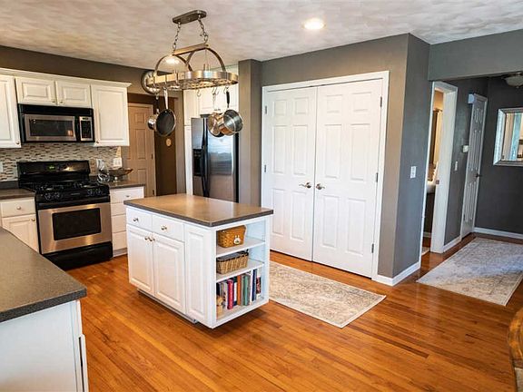 3rd image of 5934 Deerwood Ct
