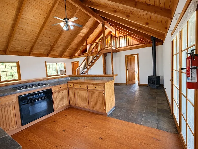 20250 Vineyard Ln — Photo 6