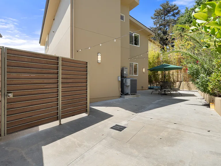 1530 Parmer Ave — Photo 25