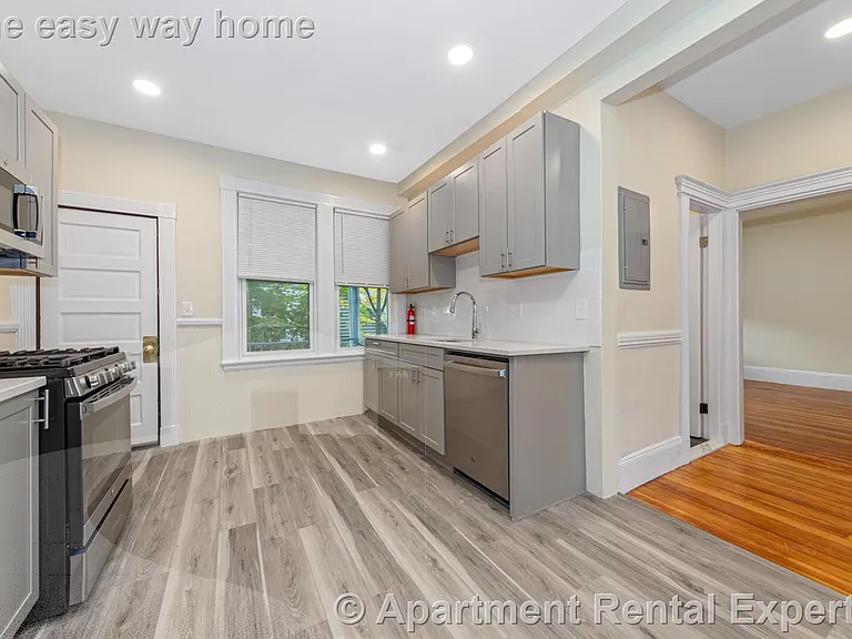 44 Brackett St #1 — Photo 4