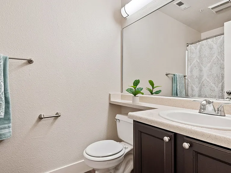 La Vina Apartments — Photo 8
