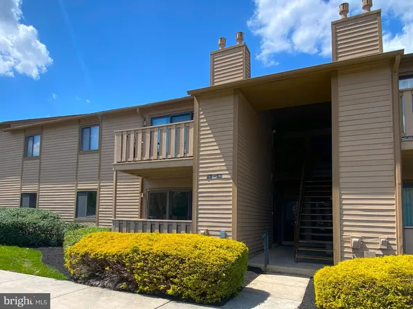 705 Woodhollow Dr, Marlton, NJ 08053