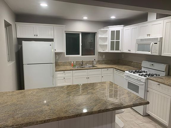 2nd image of 207 Walnut St #A