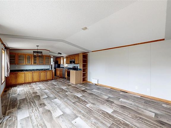 5th image of 210 Wright ROAD