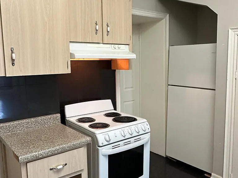 378 College St #2 — Photo 11