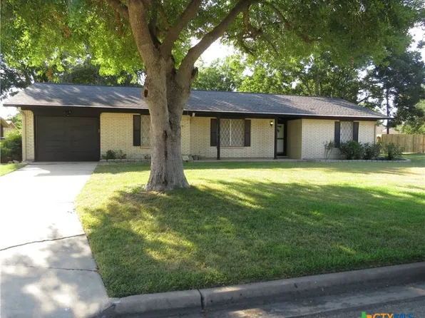 109 Henderson St, Point Comfort, TX 77978