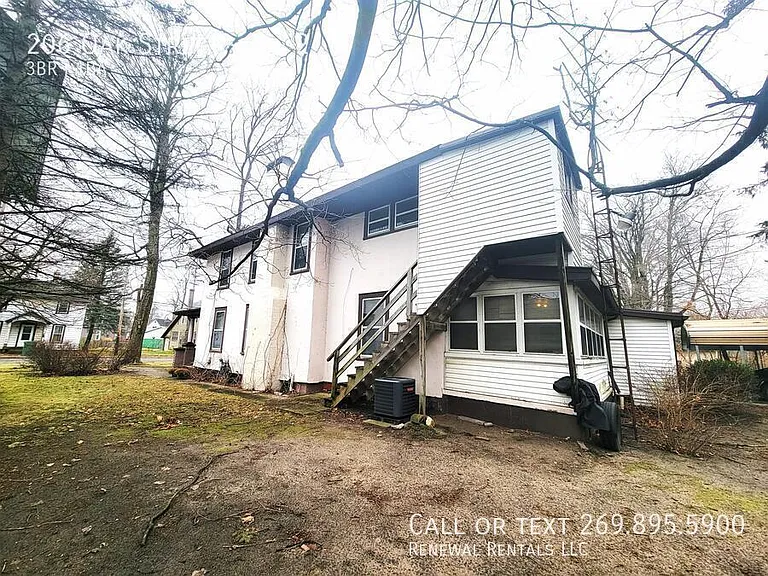 206 Oak St #2 — Photo 17