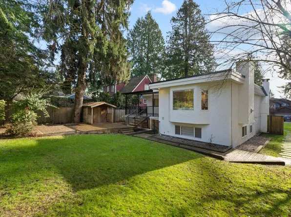 2518 Swinburne Ave, North Vancouver, BC V7H 1L5