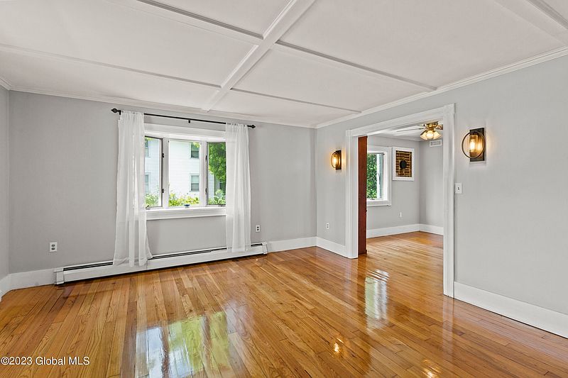 5th image of 19 Third Avenue