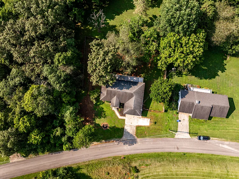 415 White Oak Cir — Photo 3
