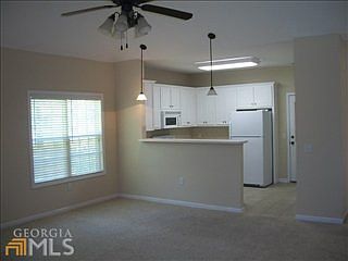 4th image of 1122 Southbend Dr #A