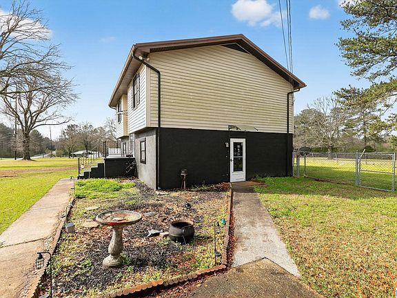 3rd image of 1024 Russell Dr