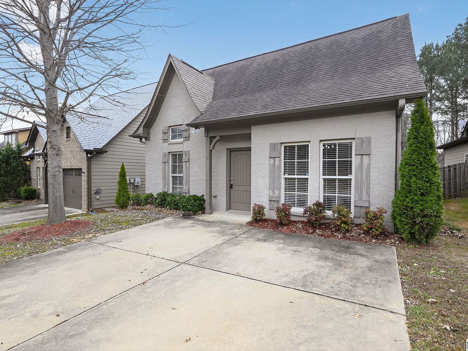121 Kingston Ct