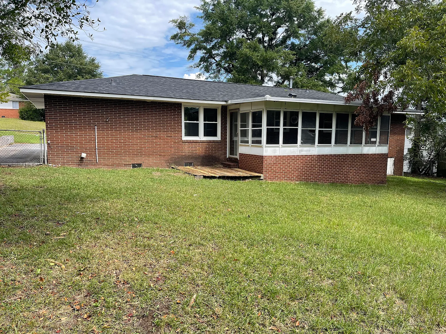 3 bed, 1.5 bath, 1268 sqft, $1,400 — Photo 3