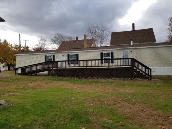 7 Bloomfield St, Skowhegan, ME 04976