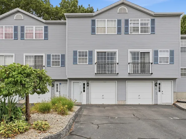 17 Waters Edge Dr #17, Ludlow, MA 01056